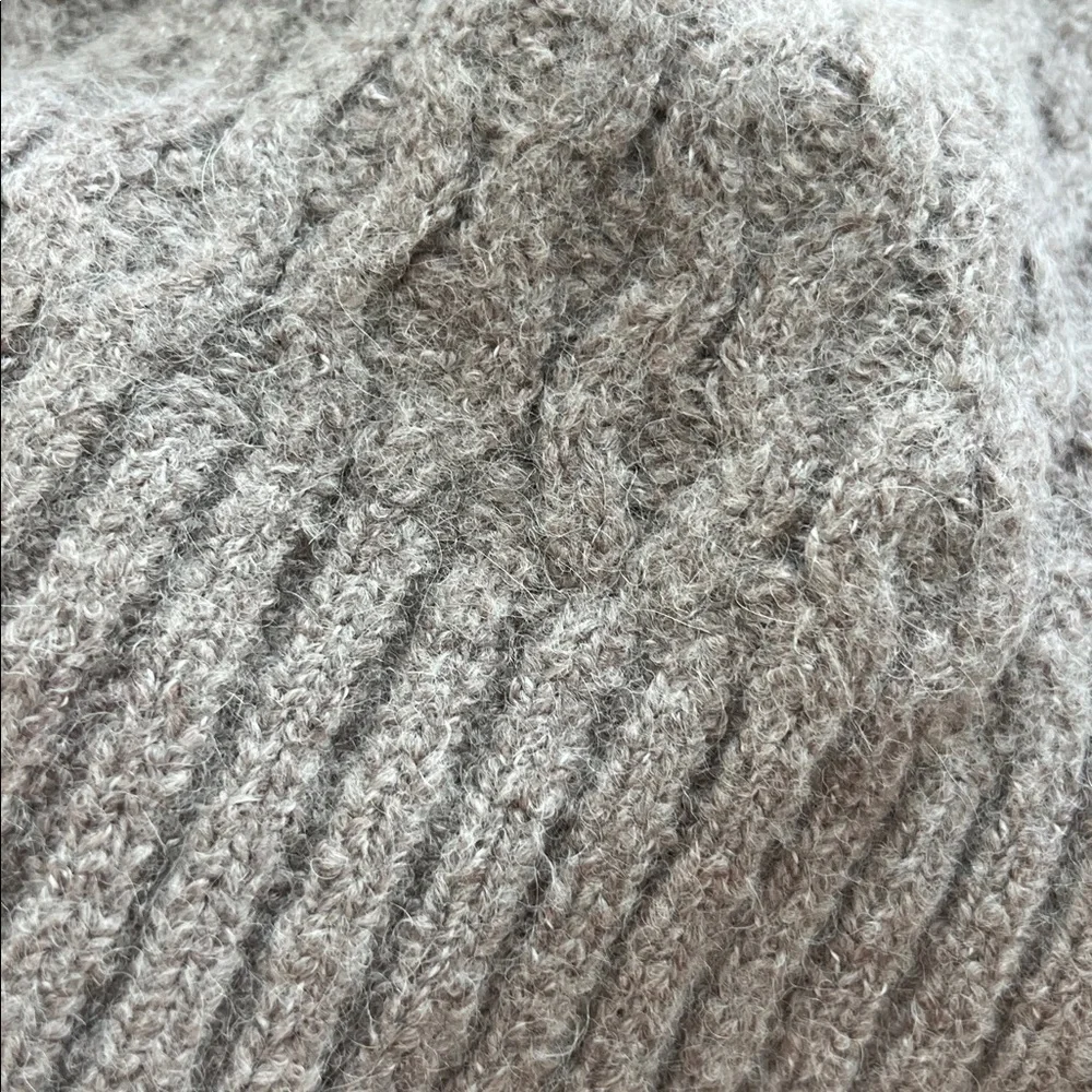 dh NEW YORK super Cozy Sweater - Picture 6 of 7
